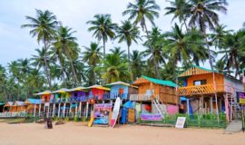 En resa till Indien & Goa's färgglada strandhus